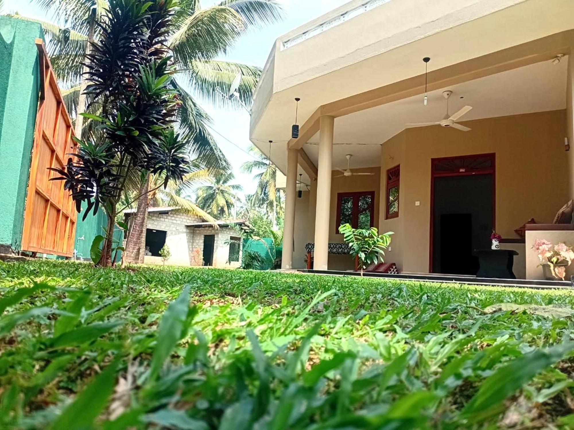 Guesthouse Dilush Берувала Экстерьер фото