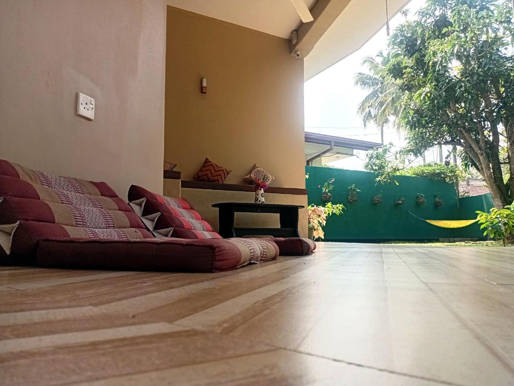 Guesthouse Dilush Берувала Экстерьер фото